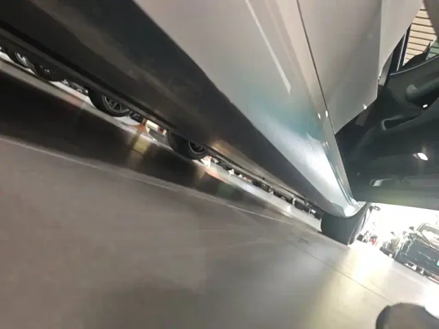 Tesla Model 3 — Фото автомобиля 20
