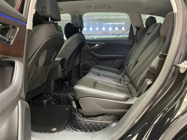 Audi Q7 — Фото автомобиля 15
