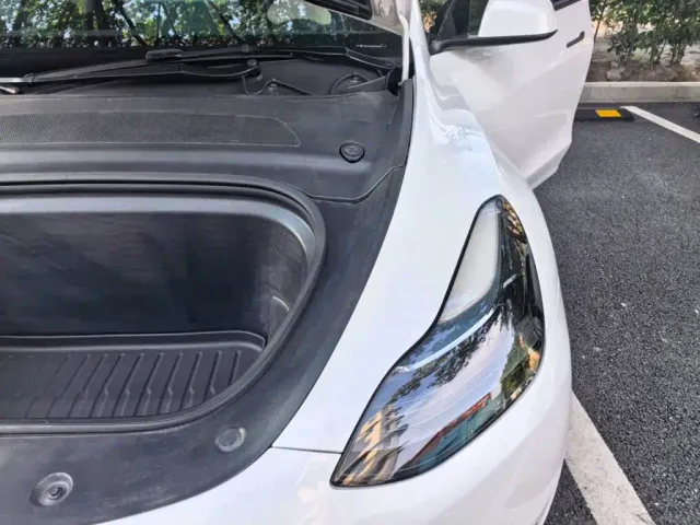 Tesla Model Y — Фото автомобиля 19