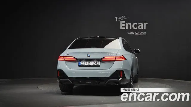BMW 5 Series — Фото автомобиля 4