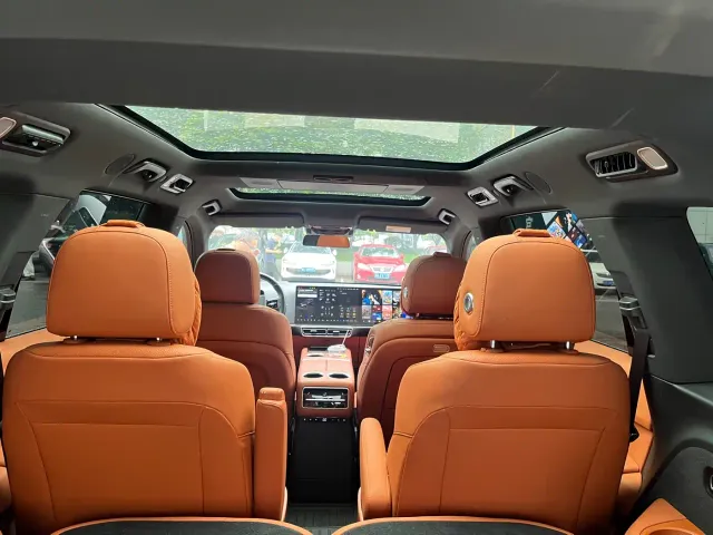 Li Auto L9 — Фото автомобиля 7