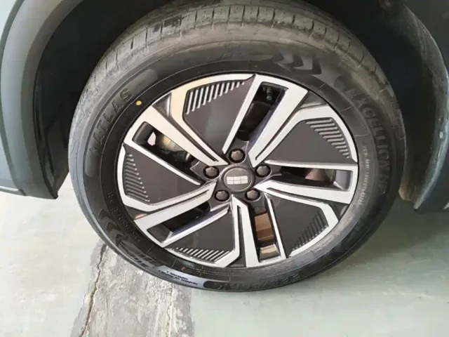 Geely Galaxy Starship 7 EM-i — Фото автомобиля 22