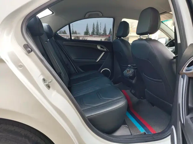 JAC Motors iEVA50 — Фото автомобиля 7