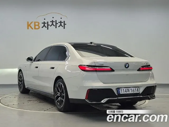BMW 7-Series 7 серия (G70) 740i xDrive M Sport — Фото автомобиля 2