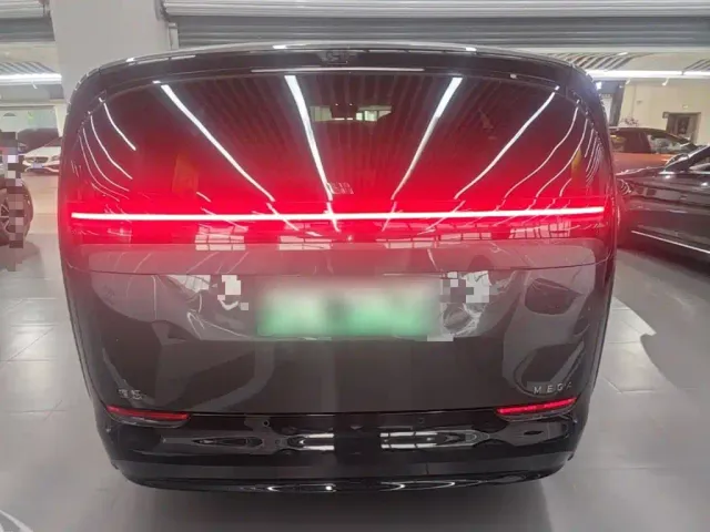 Li Auto MEGA — Фото автомобиля 5