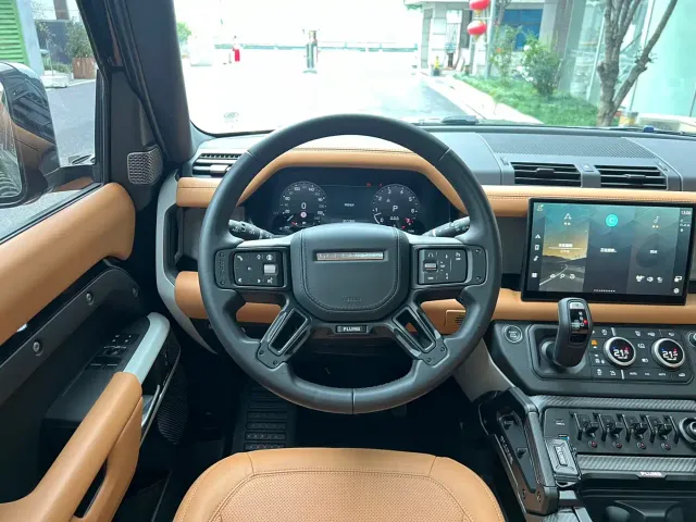 Land Rover Defender — Фото автомобиля 11