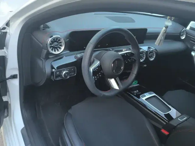 Mercedes-Benz A-Class — Фото автомобиля 12