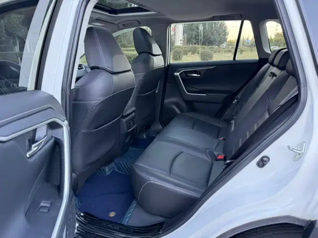Toyota RAV4 — Фото автомобиля 13