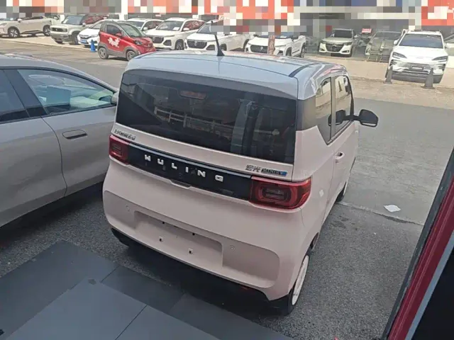 Wuling Hongguang Mini EV — Фото автомобиля 6