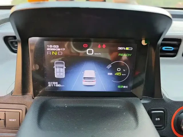 Wuling Hongguang Mini EV — Фото автомобиля 11