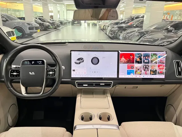 Li Auto L8 — Фото автомобиля 4