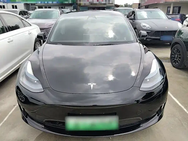 Tesla Model 3 — Фото автомобиля 2
