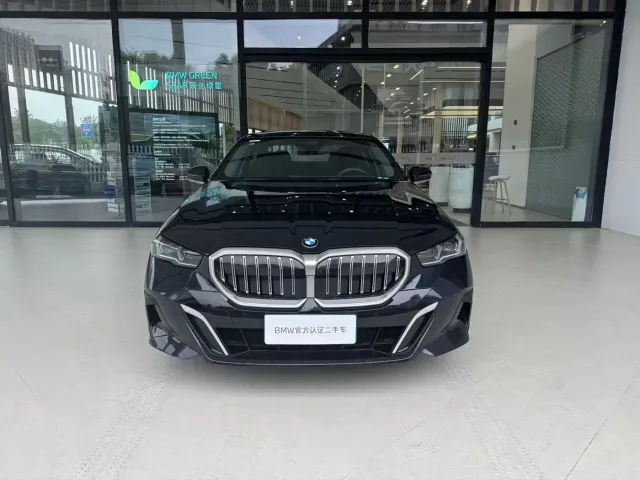 BMW 5 Series — Фото автомобиля 2