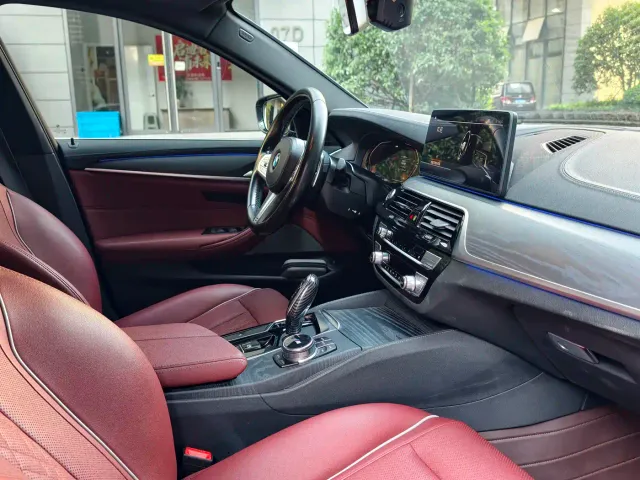 BMW 5 Series — Фото автомобиля 14