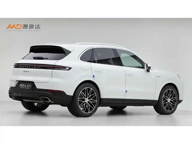 Porsche Cayenne New Energy 2024 Cayenne E-Hybrid 2.0T — Фото автомобиля 3