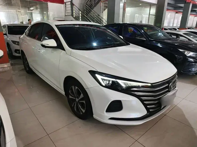 Changan Eado — Фото автомобиля 3