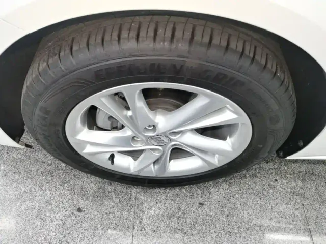 Buick Regal — Фото автомобиля 22