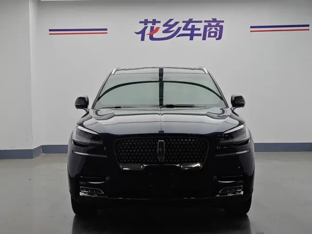 Lincoln Aviator — Фото автомобиля 5