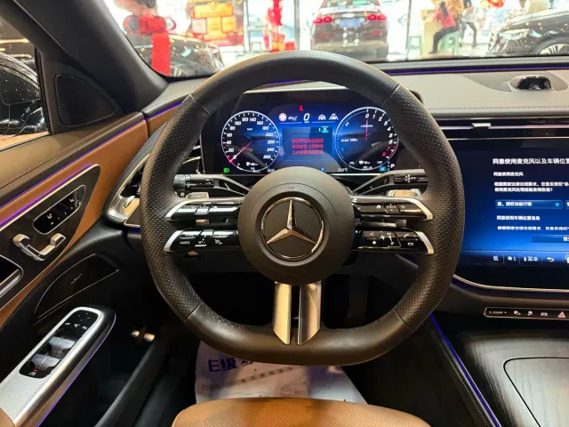 Mercedes-Benz E-Class — Фото автомобиля 16