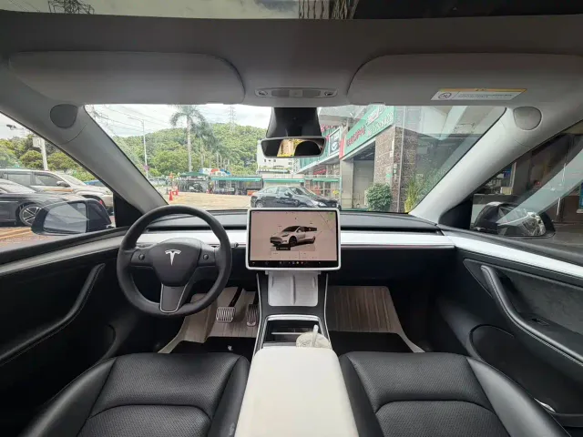 Tesla Model Y — Фото автомобиля 6