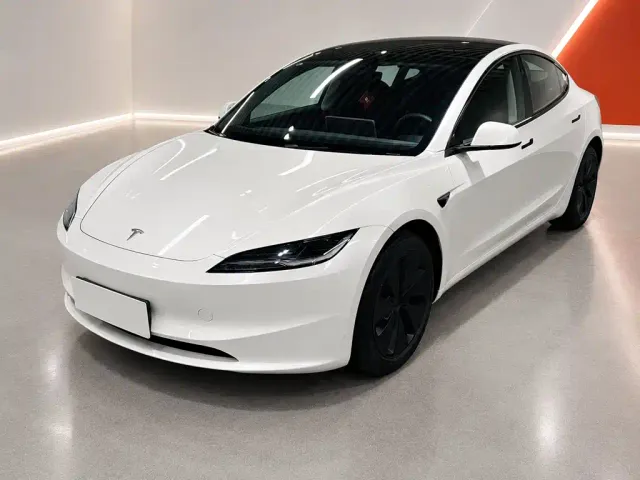 Фотография автомобиля — Tesla Model 3