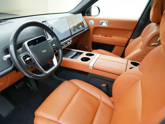 Li Auto L8 — Фото автомобиля 9