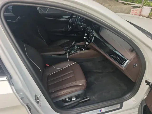 BMW 5 Series — Фото автомобиля 19