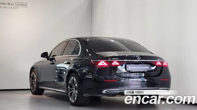 Mercedes-Benz E-Class — Фото автомобиля 4