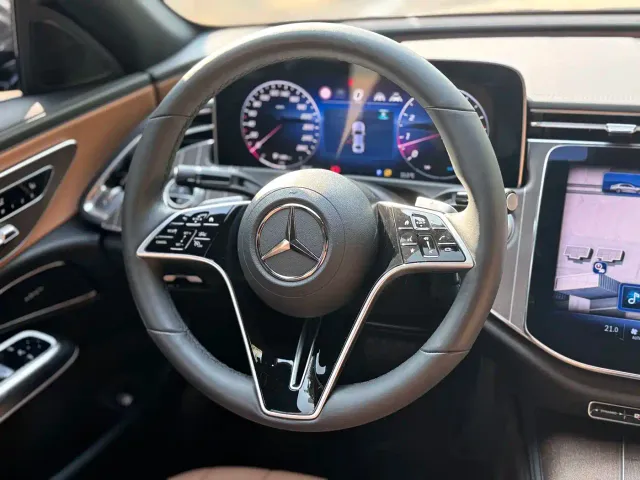 Mercedes-Benz E-Class — Фото автомобиля 11