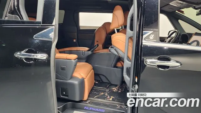 Toyota Alphard — Фото автомобиля 12