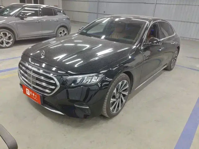 Фотография автомобиля — Mercedes-Benz E-Class