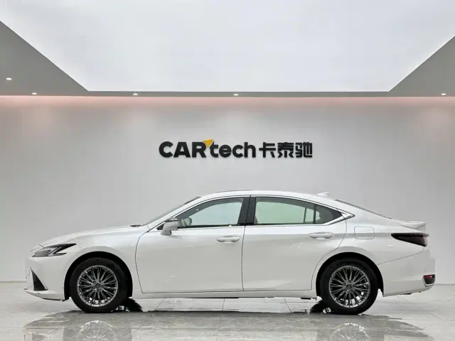 Lexus ES — Фото автомобиля 2