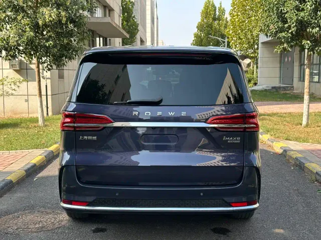 Roewe iMAX8 — Фото автомобиля 4