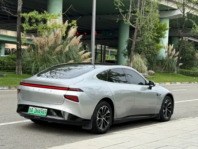 Xpeng P7 — Фото автомобиля 13