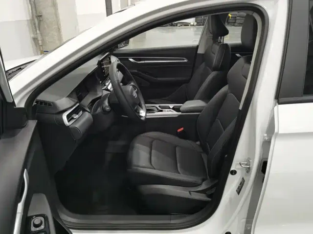 Geely Emgrand — Фото автомобиля 10