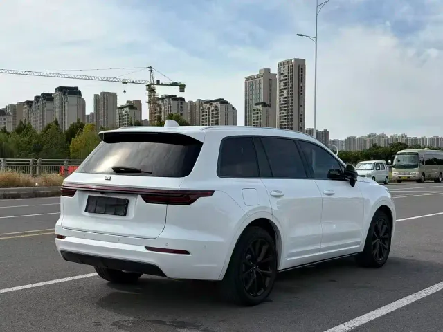 Li Auto ONE — Фото автомобиля 7