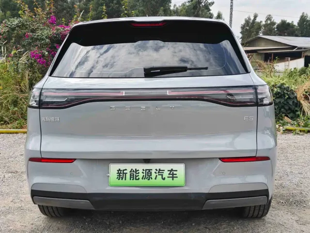 Geely Galaxy E5 — Фото автомобиля 8