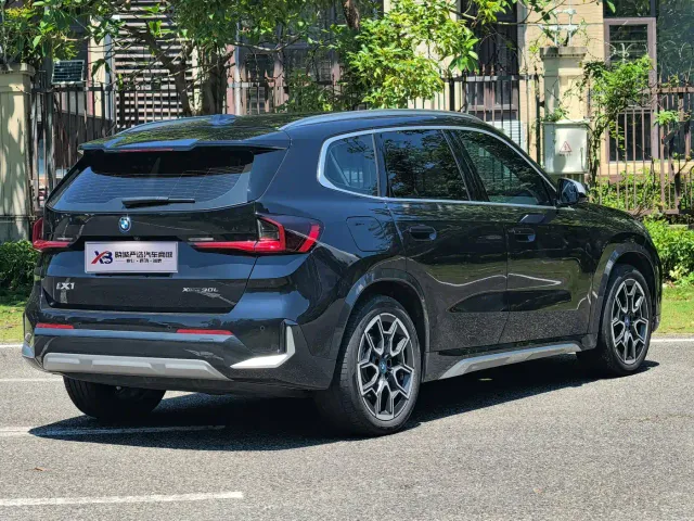 BMW iX1 — Фото автомобиля 6