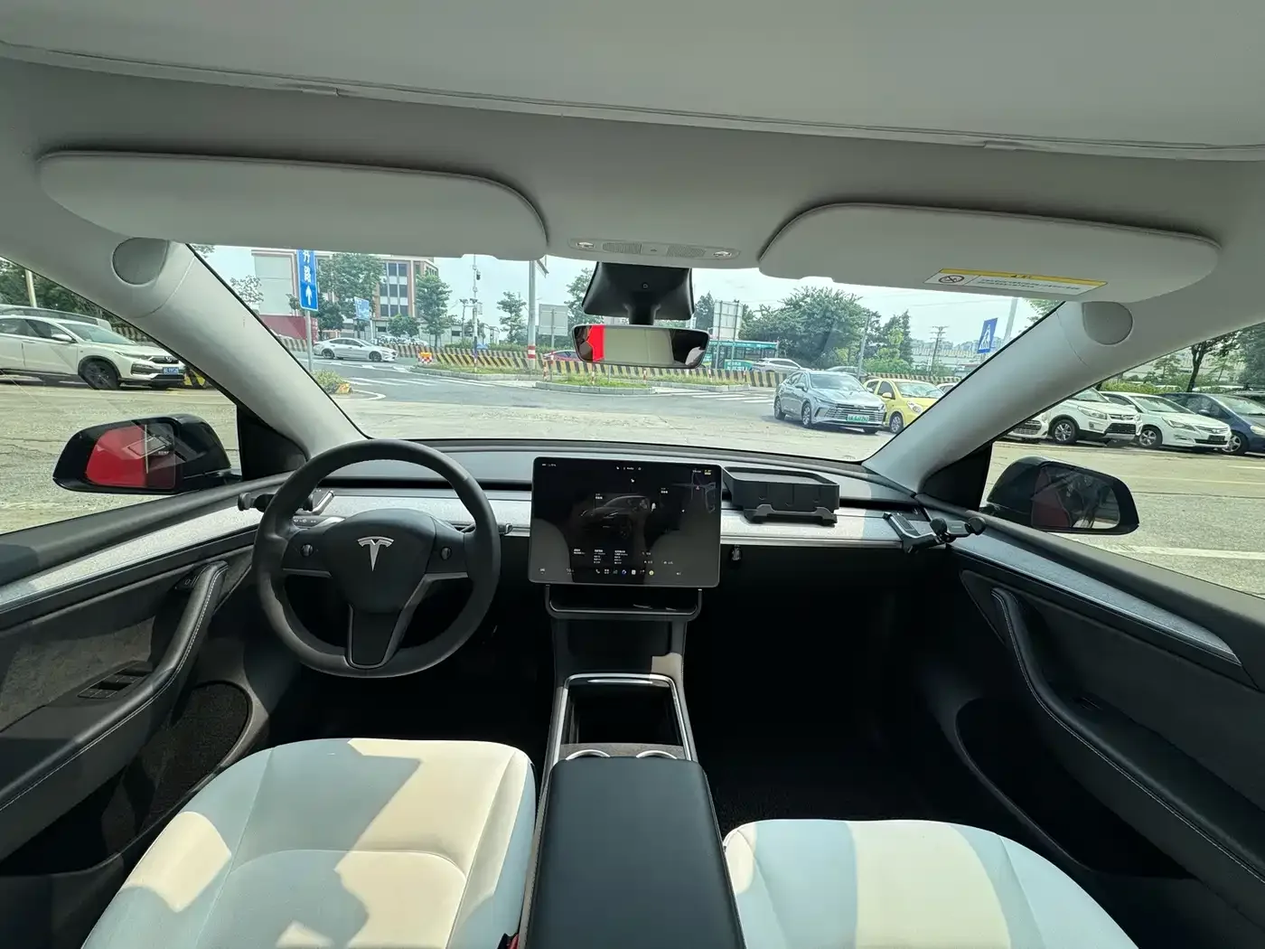 Tesla Model Y 2023 Long Range All-Wheel Drive Edition — Фото автомобиля 11