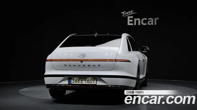 Hyundai Grandeur Grandeur (GN7) 2.5 Бензин 2WD — Фото автомобиля 2