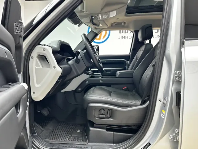 Land Rover Defender — Фото автомобиля 7