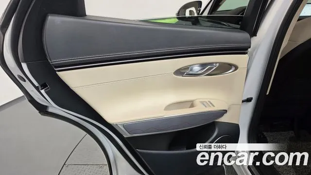 Genesis GV70 — Фото автомобиля 14