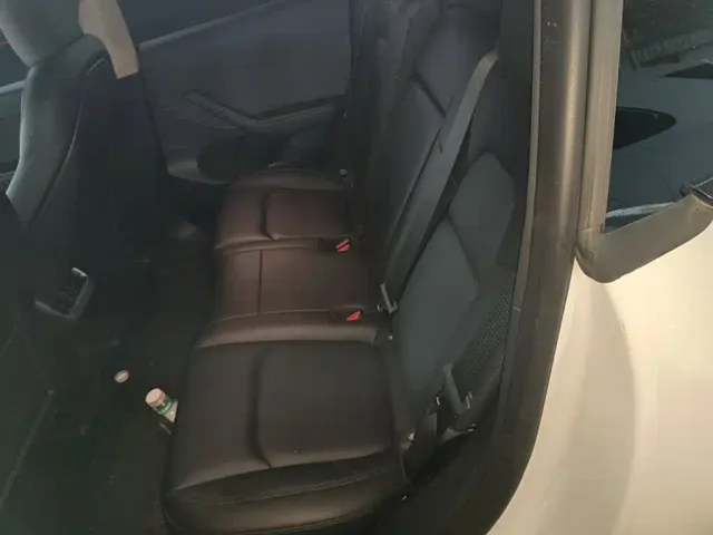 Tesla Model Y — Фото автомобиля 16