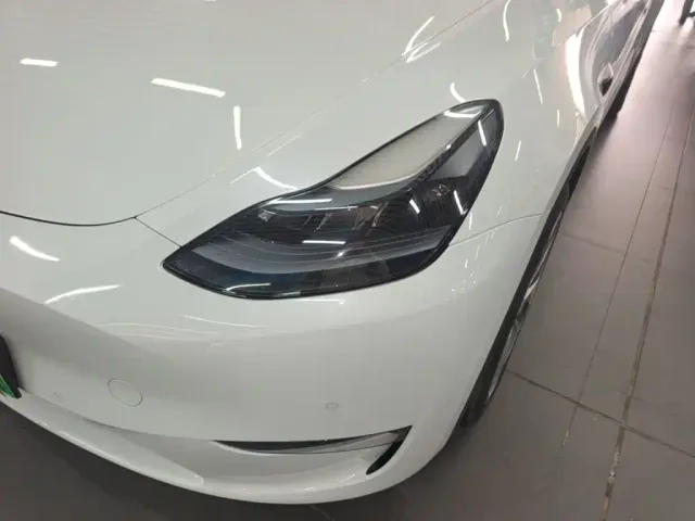 Tesla Model Y — Фото автомобиля 23