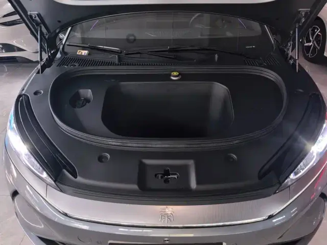 BYD Qin L — Фото автомобиля 10
