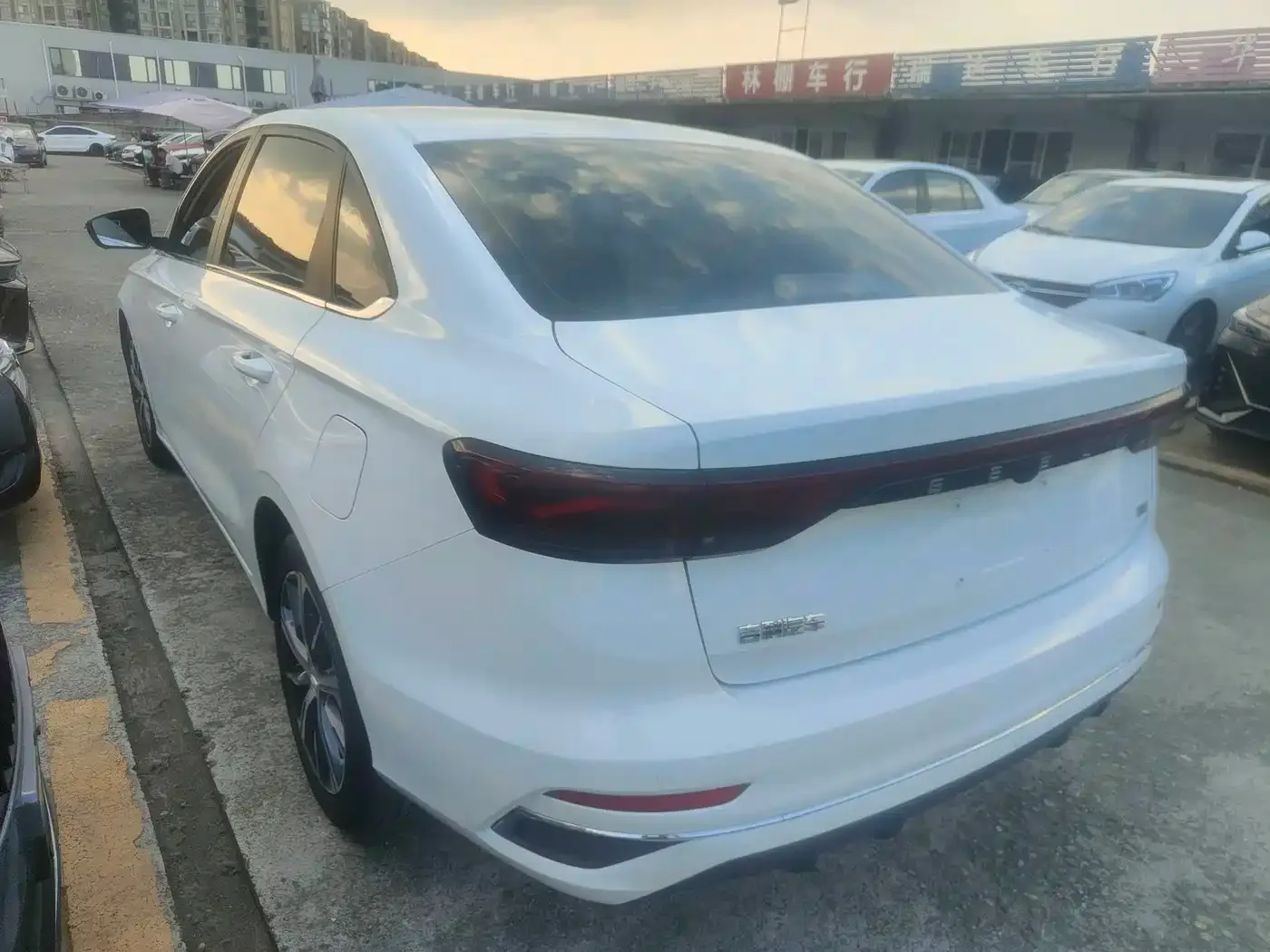 Geely Emgrand 2023 4th Gen Champion Edition 1.5L CVT Flagship — Фото автомобиля 14