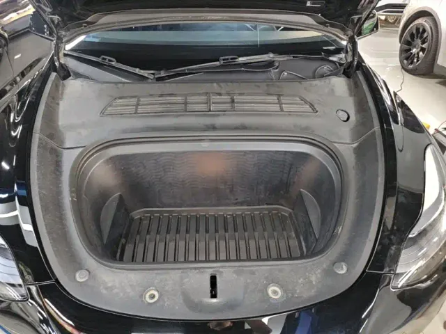 Tesla Model Y — Фото автомобиля 19
