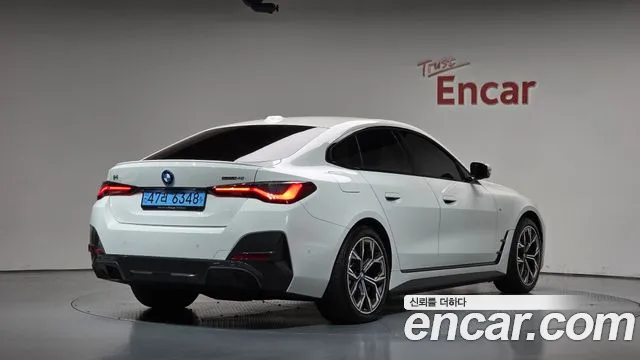 BMW i4 — Фото автомобиля 2