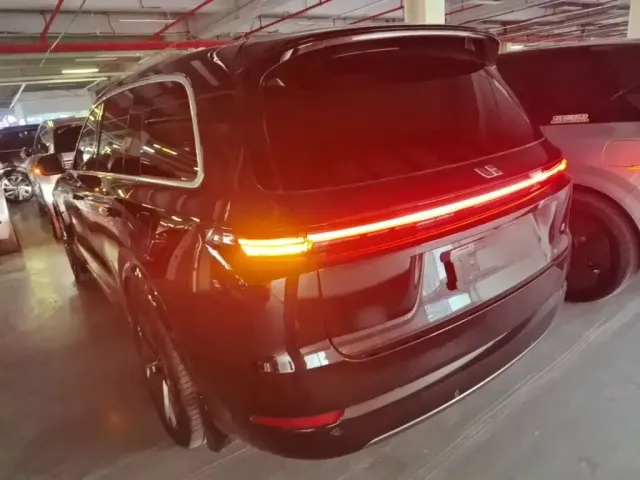 Li Auto L9 — Фото автомобиля 5
