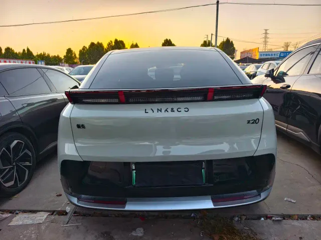 Lynk & Co Z20 — Фото автомобиля 8